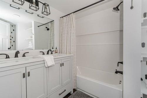 Professionally Designed Central Idaho Falls Home - 4 Bed 2 Bath