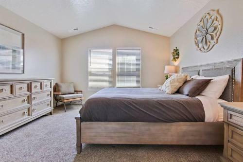 Gorgeous 3 Bedroom Private Custom Home In Central Meridian