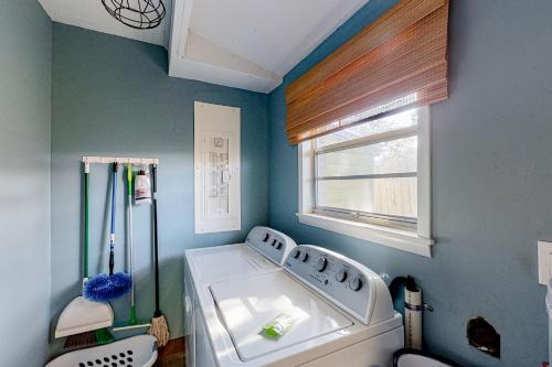 Bungalow By The Sea Unit B