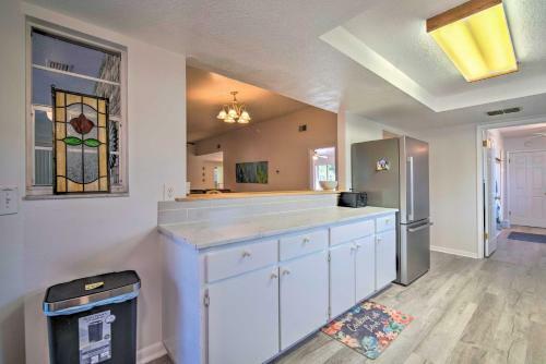 Spring Hill Bungalow With Heated Pool And Lanai!