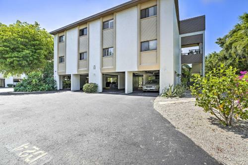 Apartamento Coastal Condo With Pool Access Less Than 1 Mi To Beach!