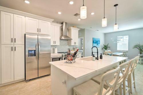 Venice Home With Beach Nearby And Walk To Park!
