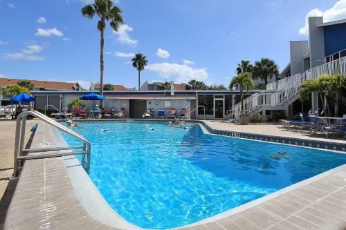 Madeira Beach Yacht Club 329b