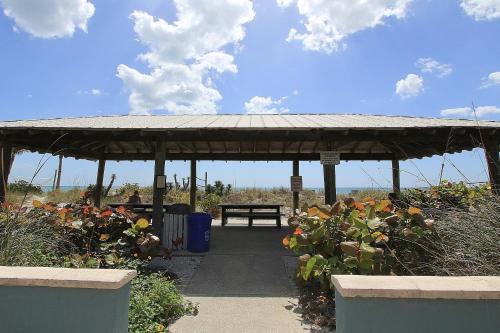 Madeira Beach Yacht Club 329b