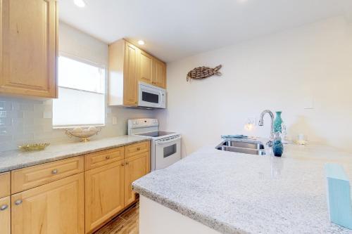 Madeira Beach Yacht Club 329b