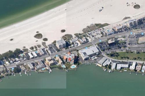 Palms Of Treasure Island 208