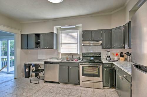Renovated Home - Walk To Medical District!