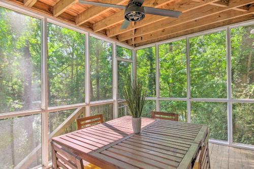 Chic Georgia Gem Less Than 2 Mi To Masters Golf Club!