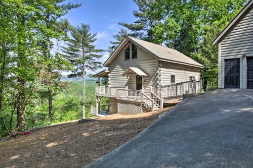 Treetop Hideout With Long-range Mountain Views!