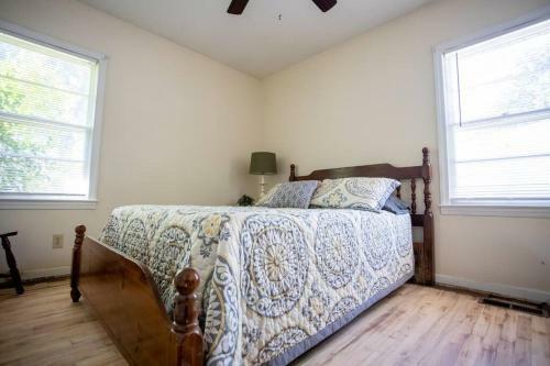 Cozy 3 Bed 1 Bath Updated Home. Close To Everything!
