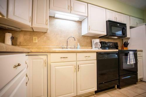 Cozy 3 Bed 1 Bath Updated Home. Close To Everything!