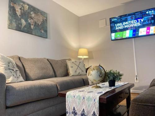 3 Bed 1.5 Bath Central Location, 11 Min To Base