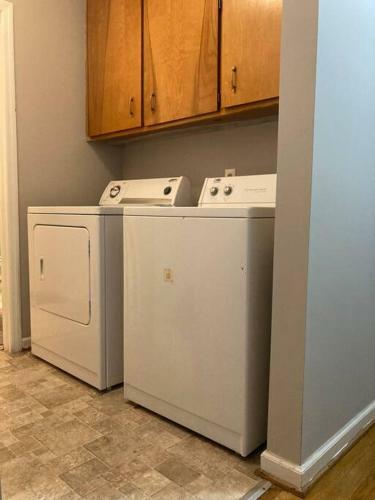 3 Bed 1.5 Bath Central Location, 11 Min To Base