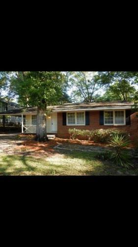 3 Bed 1.5 Bath Central Location, 11 Min To Base