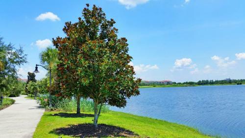 Updated Vista Cay Townhome, 10 Min From Universal