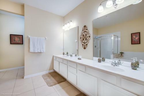 Apartamento Beautiful Lakeview Condo Wprivate Balcony