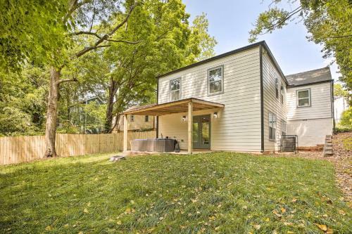 Updated Atlanta Home With Yard, Patio And Grill!
