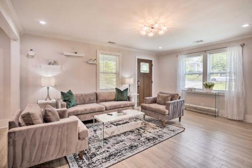 Updated Atlanta Home With Yard, Patio And Grill!