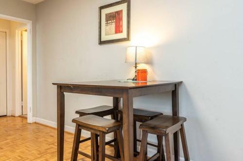 Apartamento Downtown! Private Balcony! 24 Concierge! 11h