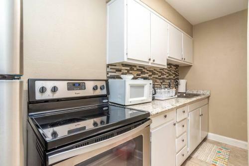 Apartamento Downtown! Private Balcony! 24 Concierge! 11h