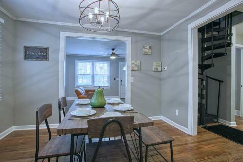 Amazing. 3bd 2ba +selfie Room. Close To Downtown Atl