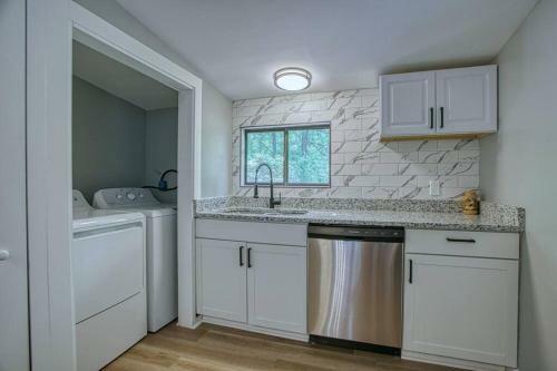 Amazing. 3bd 2ba +selfie Room. Close To Downtown Atl