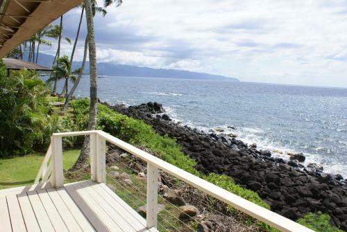 Waimea Point Oceanfront House - (with Air Conditioning)