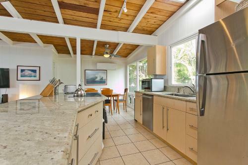 Waimea Point Oceanfront House - (with Air Conditioning)