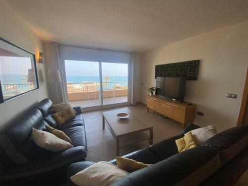 Albamar Frontline Beach Apartment 3 Bedrooms