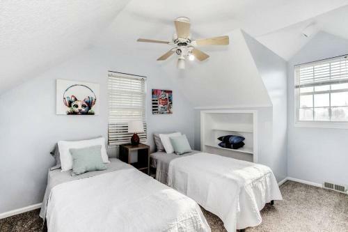 Wow! Spacious Retreat & Amazing Yard 2400+4bd/3bth