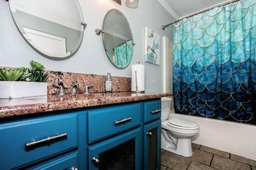 Wow! Spacious Retreat & Amazing Yard 2400+4bd/3bth