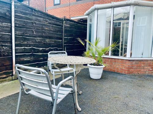 Apartamento Comfortable Manchester House With Conservatory & Parking