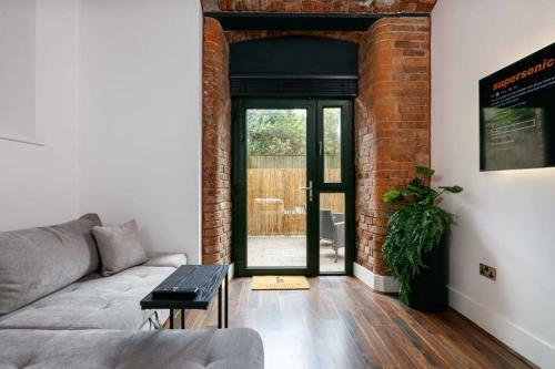 Manchester Warehouse Apartment By Jacksonheim Residences