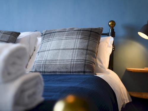 Pass The Keys Modern Seafront Apartment With Great Views Sleeps 4