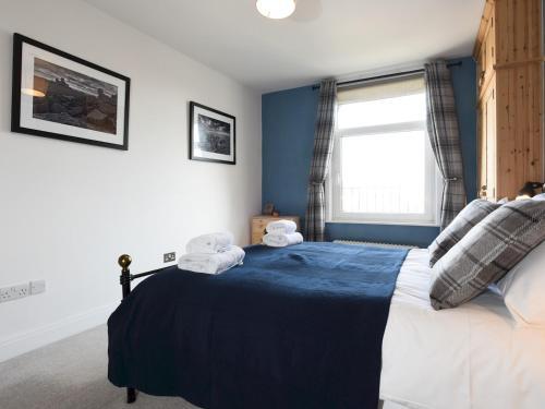 Pass The Keys Modern Seafront Apartment With Great Views Sleeps 4