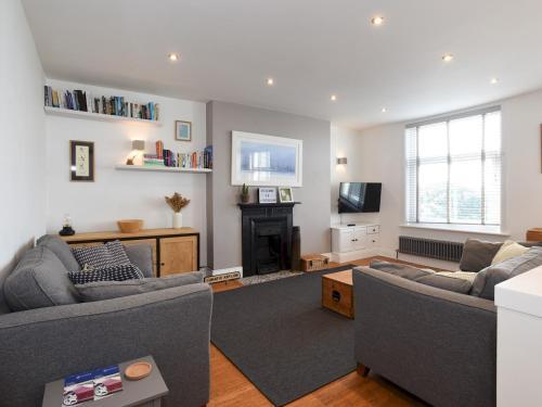 Pass The Keys Modern Seafront Apartment With Great Views Sleeps 4