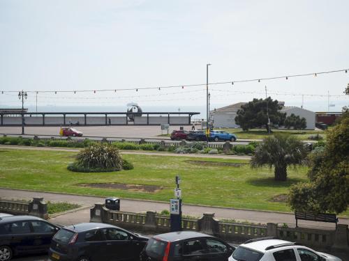 Pass The Keys 2bed Seafront Apartment With Fantastic Views And Parking