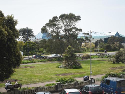 Pass The Keys 2bed Seafront Apartment With Fantastic Views And Parking