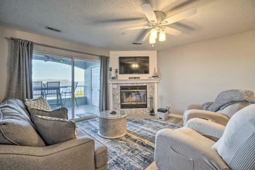 Apartamento Chic Hollister Condo With Table Rock Lake View!
