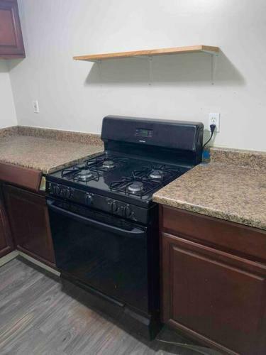 Quiet & Quaint Simple 1-bedroom Apartment