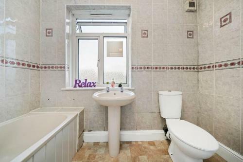 Spacious Gem In Sittingbourne Ridham W/ Parking