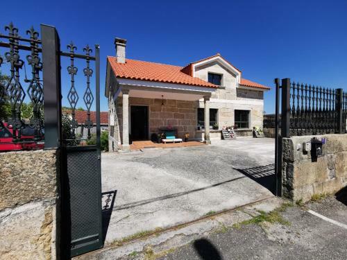 Gran Villa A 600 Metros De La Playa De Lim�ns