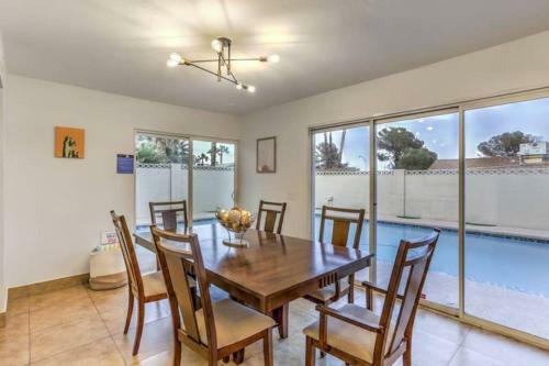 Desert Oasis Las Vegas - Pool, 5 Bedrooms, 9 Beds