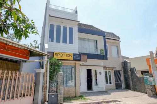 Hostal Griya Shanta Guest House