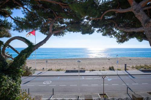 Heritage Beach Villa North Barcelona