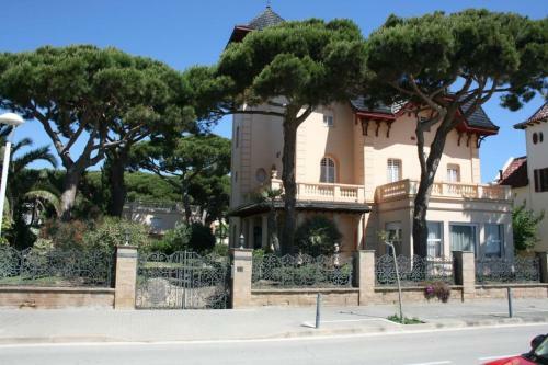 Heritage Beach Villa North Barcelona