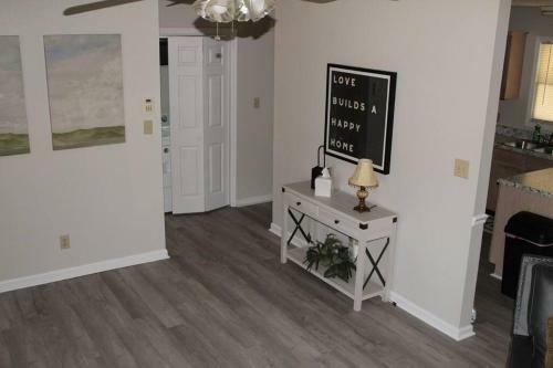 Cheerful 2-bedroom, 2 Bath With Private Parking