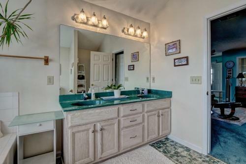 5br Beach Home Sleeps 10 Walk To The Pier Oceanview
