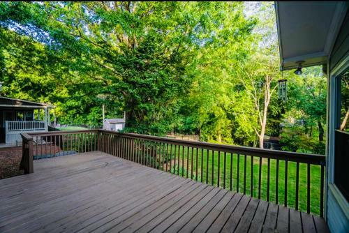 King Bed, Home Theater, Pool Table, Game Room, Fireplace
