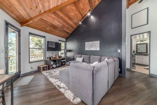 Apartamento Breathtaking 1-bedroom 1-bath Treehouse